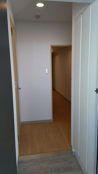 リナージュ佐古前の玄関