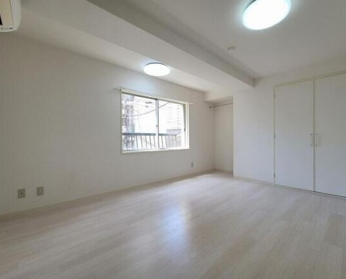 大阪市中央区瓦屋町２丁目の賃貸マンションの居間・リビング