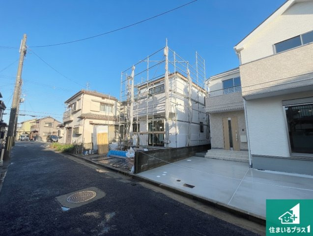神戸市西区玉津町今津　新築一戸建ての前面道路含む現地写真|周辺は閑静な住宅街！前面道路広々で車の出し入れも便利です。駐車が苦手な方でも安心して車庫入れできます！