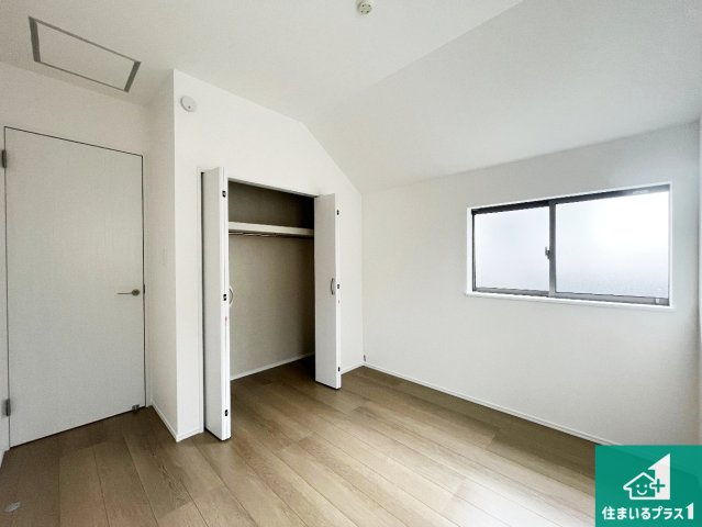 神戸市西区玉津町今津　新築一戸建ての洋室|収納スペースが充実しているので子供の成長に合わせてたくさん収納ができます！家族構成に合わせた様々な活用ができる収納！