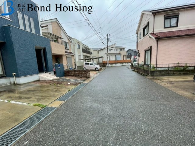 LDK22帖以上ありで開放的です　水谷1丁目　築16年の前面道路含む現地写真