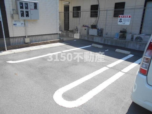 アルカンシェル・ミニョンの駐車場|駐車スペースもあります