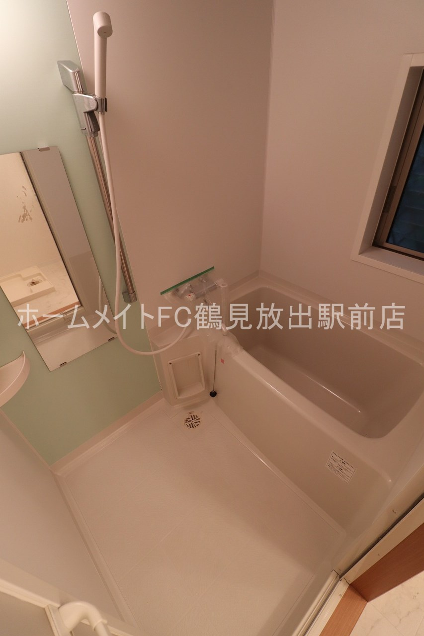 東大阪市森河内西２丁目のアパートの浴室
