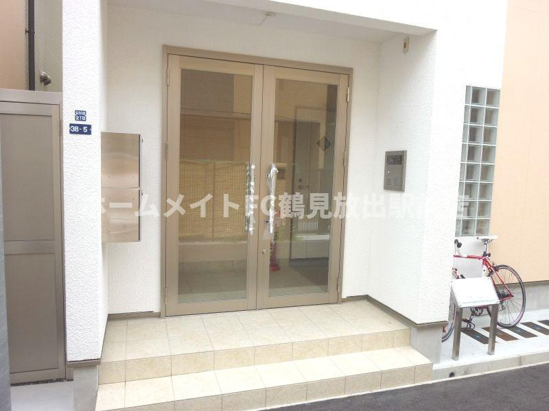 東大阪市森河内西２丁目のアパートのエントランス