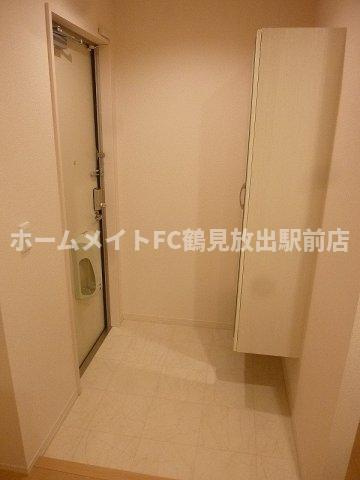 大阪市鶴見区茨田大宮４丁目のハイツの玄関