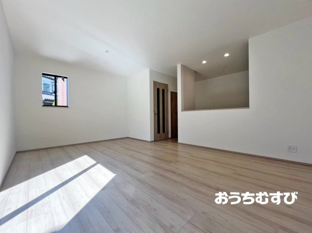 守山区緑ヶ丘 601番（全2棟）の居間・リビング