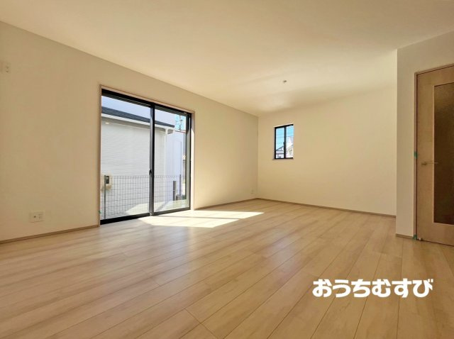 守山区緑ヶ丘 601番（全2棟）の居間・リビング
