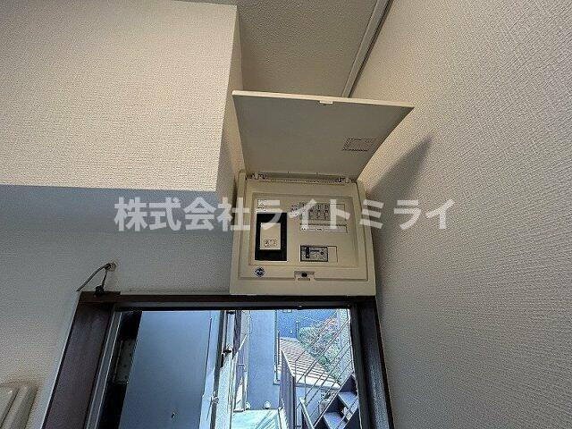 上野アパートメントの玄関| 