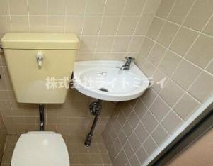上野アパートメントの洗面所