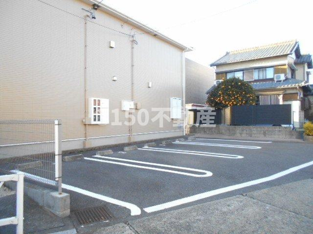 トゥインクルの駐車場|車をお持ちの方に嬉しい駐車場付きの物件です