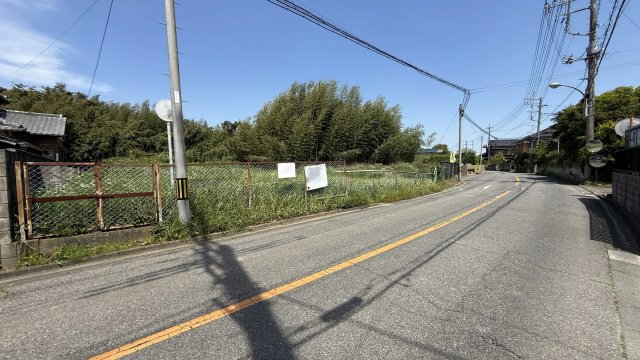 龍ケ崎市長沖町　古屋付き土地の前面道路含む現地写真|前面道路幅員6.50～8.30ｍの公道。