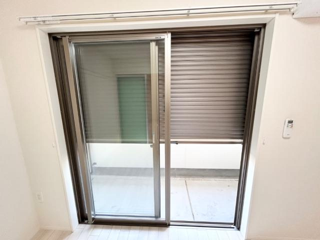 シャトー宝町の内装|窓シャッター