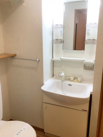 エンクレスト舞鶴の洗面所|ゆったりとスペースのある洗面所