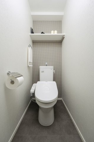 エンクレスト天神LARKのトイレ|落ち着いた色調のトイレです