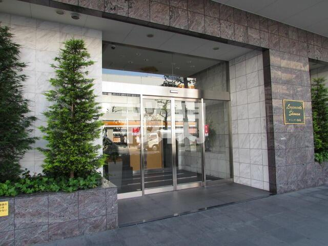 ロジュマン湘南のエントランス