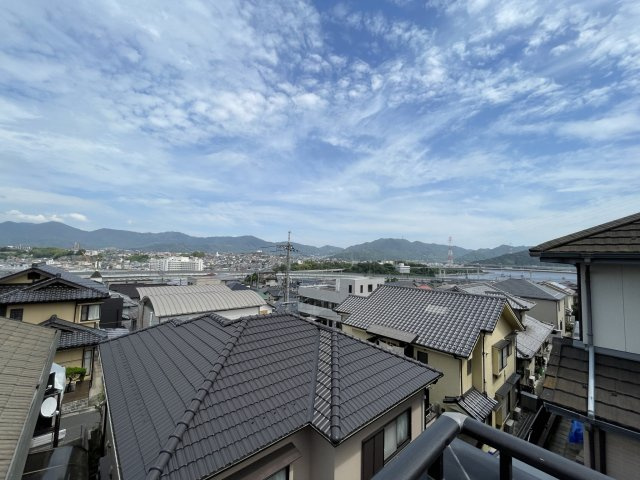 【展望】 | 【新規リフォーム】仁保南のキレイな中古戸建て！ | 現地は南向きひな壇になっているので開放的な眺望を楽しめます。