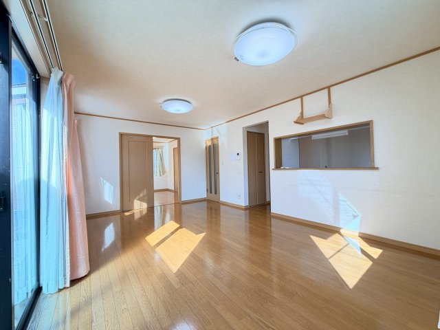 【居間・リビング】 | 【新規リフォーム】仁保南のキレイな中古戸建て！ | リフォーム前のリビングです。