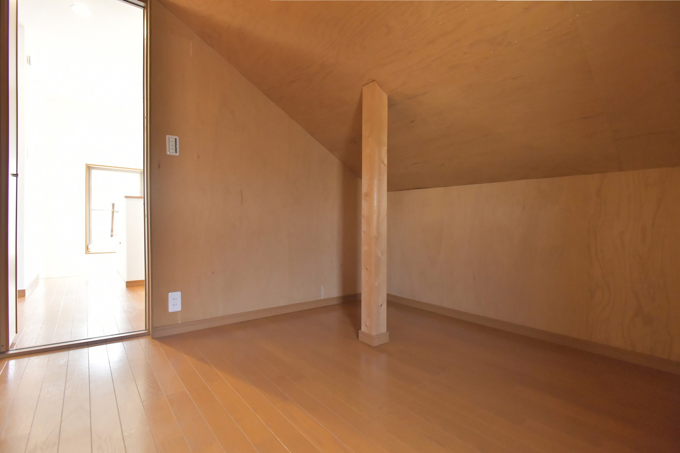 岡山市南区福成　事務所スペース付き中古戸建の収納|小屋裏収納４．５帖。