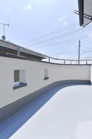 岡山市南区福成　事務所スペース付き中古戸建のバルコニー|南向きのバルコニー。