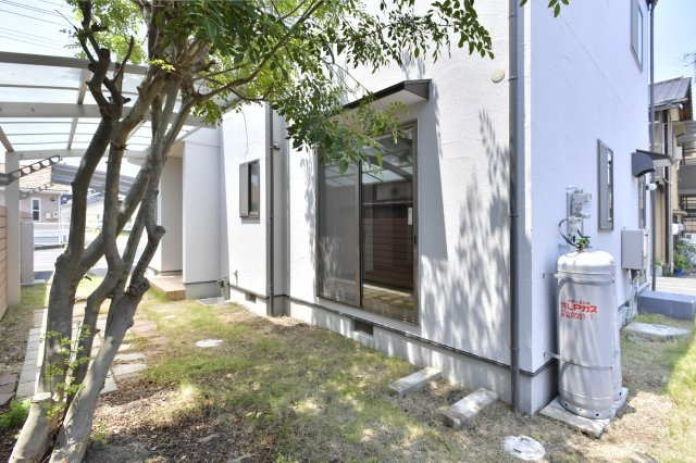 岡山市南区福成　事務所スペース付き中古戸建の庭