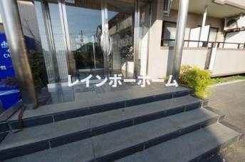 カレッジハイツASAKAIのエントランス
