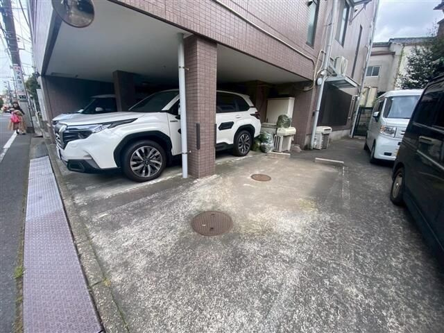 グランディオスＵの駐車場