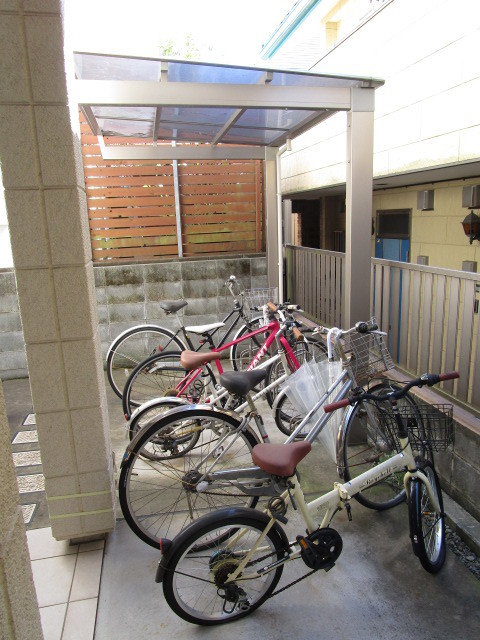 テラッツオ下北沢のその他共用部分|屋根付き自転車駐輪場