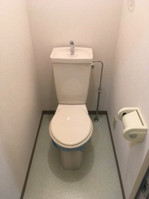 【トイレ】 | グリーンハイツ | グリーンハイツ　３０２号室と同タイプの室内写真です。