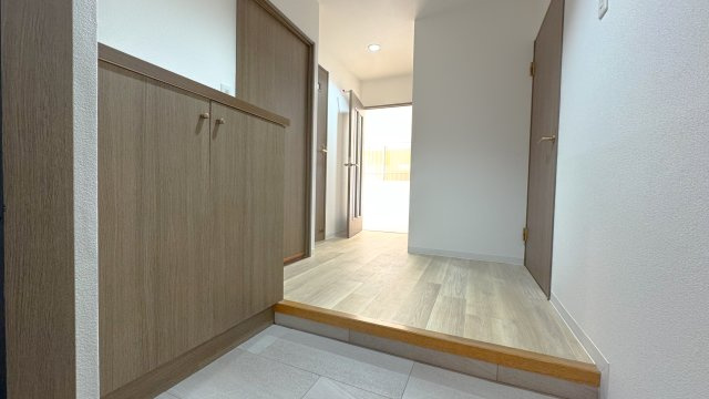 リエス新宿町の玄関