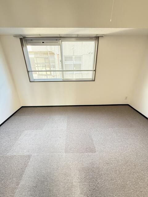 リエス新宿町の洋室