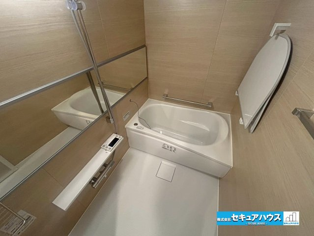 ロイヤルコンフォート日進の浴室|【浴室】
◆広々としたお風呂で毎日の疲れを癒やすバスタイムをお楽しみ下さい！
◆追い炊き機能を備えたオートバスです。　　　　　　　　　　　　　　　　　　　　　　　　　　　　　　　　　　　　　　　　　　