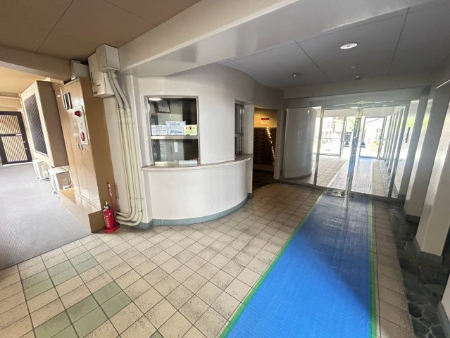 ロイヤルコンフォート日進のエントランス|【エントランス】
◆エレベーター付きのマンションです♪管理人は日勤となっております。　　　　　　　　　　　　　　　　　　　　　　　　　　　　　　　　　　　　　　　　　　　　　　　　　　　　　　　　　　