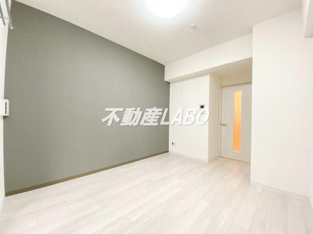 フォーリアライズ弁天町クロスの洋室
