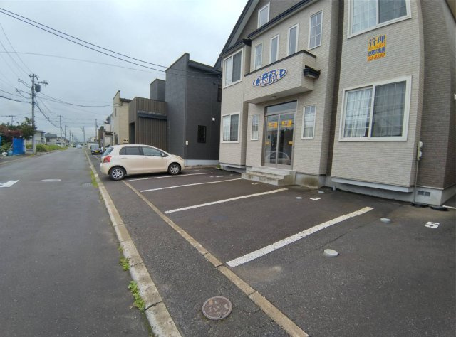 カーサ文苑6号館の駐車場