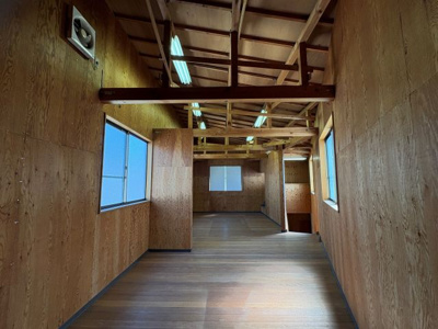 【内装】 | 高座町「山の事務所」 | ２階天井の高さと様子