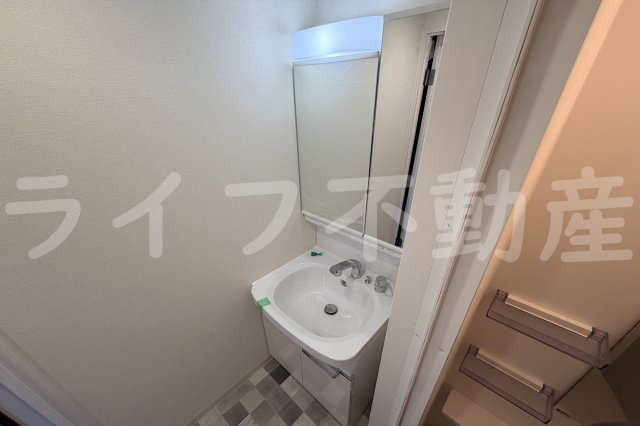 ファステート東大阪アダマスの独立洗面台