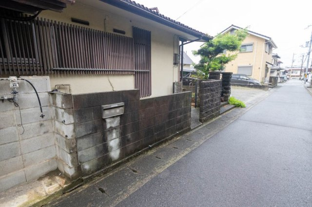 太子町東出　中古戸建の前面道路含む現地写真