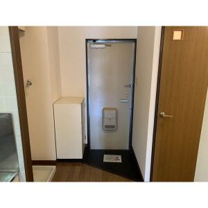 Surplus One サニービレッジの玄関