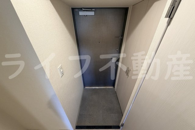 ファステート東大阪アダマスの玄関