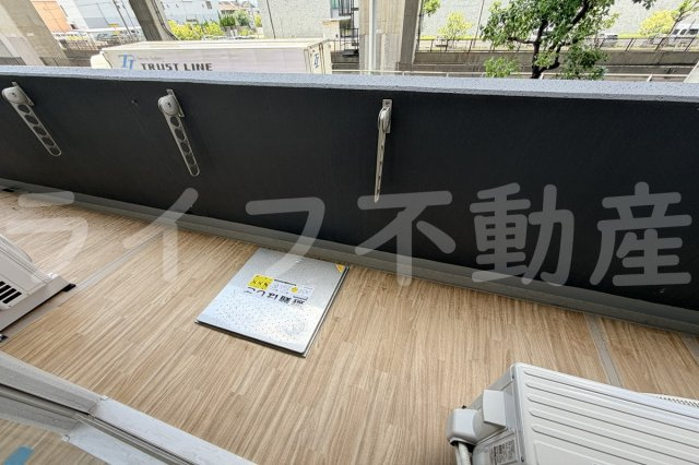 ファステート東大阪アダマスのバルコニー