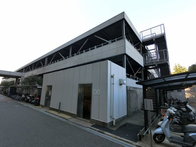 ダイアパレスライブシティ船橋の駐車場
