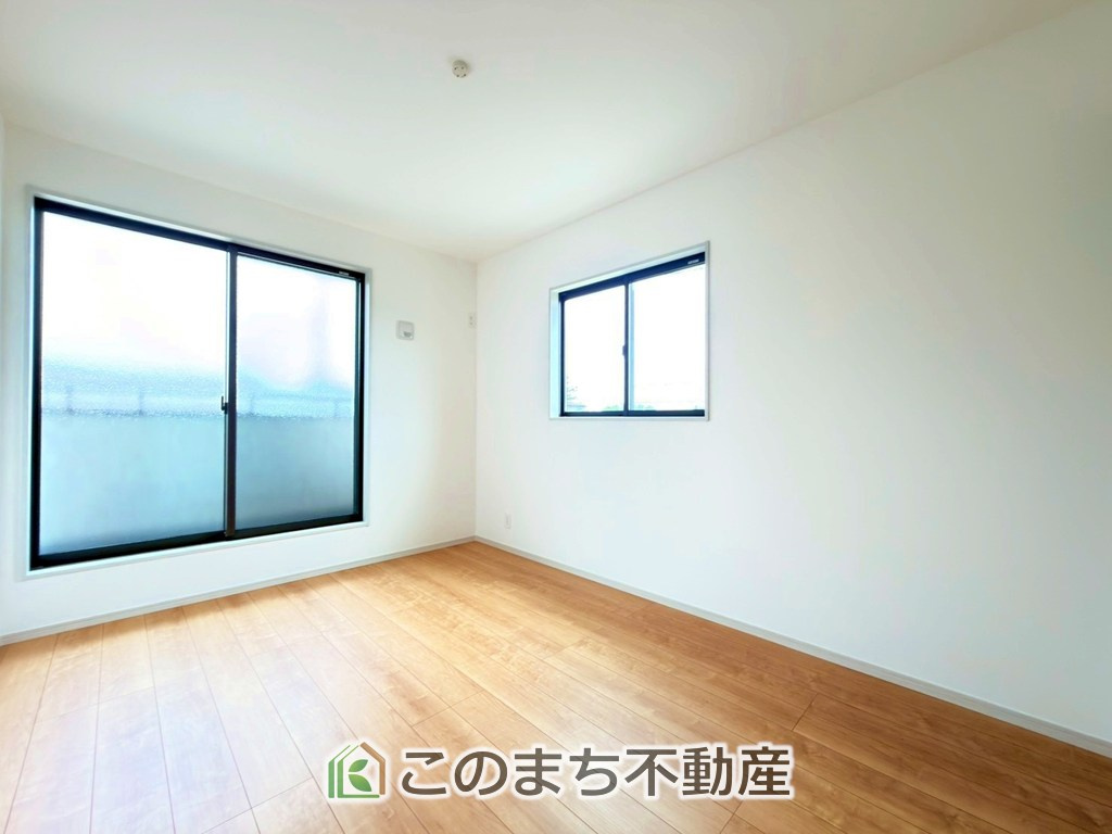 いろどりアイタウン那須塩原市埼玉23-P1の設備|雨の日や湿気の多い梅雨時期など、洗濯物が乾き難い時期に重宝する浴室換気乾燥機。乾燥機能だけではなく、冬場の浴室内の寒暖差を緩和する暖房機能も標準装備。ヒートショック対策に一役買います。