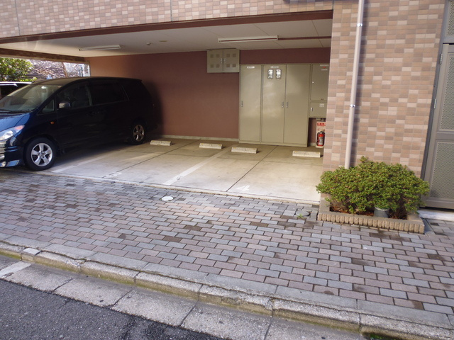 ラフィネジュ赤羽の駐車場|駐車場もありますよ♪
