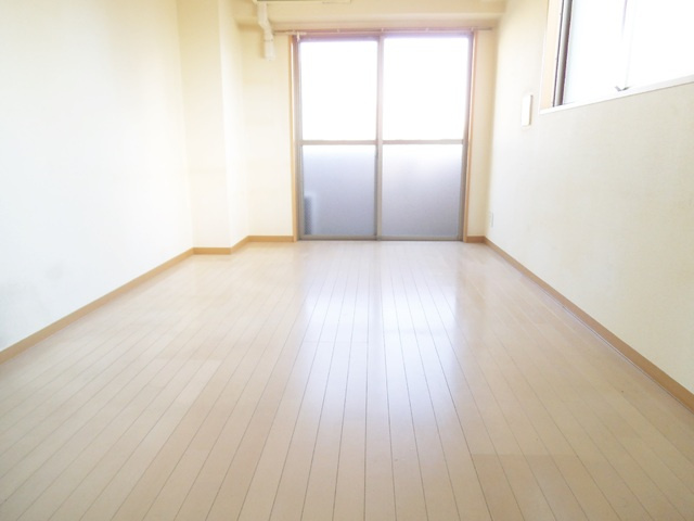 ラフィネジュ赤羽の寝室|奥行のある広いお部屋です！