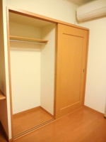 明るい色調の室内です