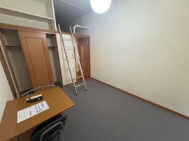 ゆったり過ごせる居間です