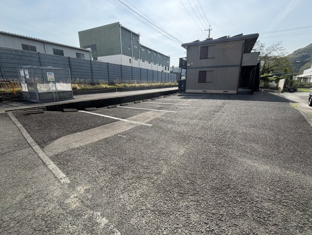 ピュアメゾンの駐車場