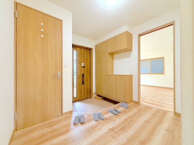 東入部１丁目戸建の玄関