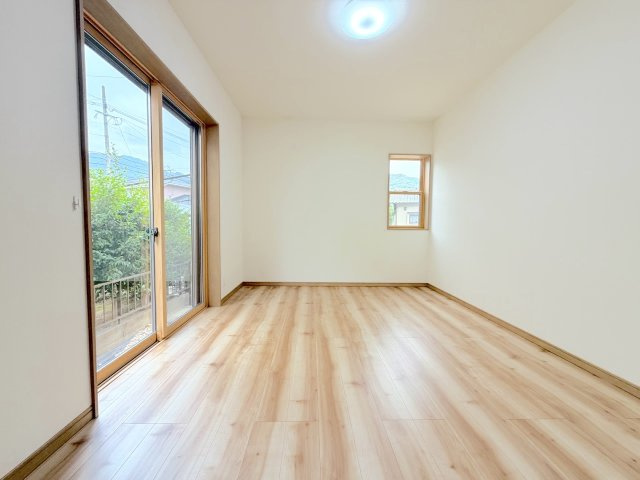 東入部１丁目戸建の洋室