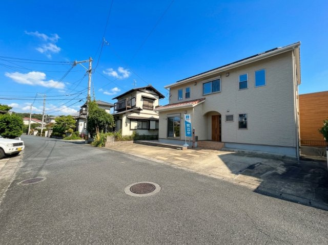 東入部１丁目戸建の前面道路含む現地写真